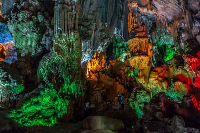 Dau Go Grotto - Halong Bay Caves