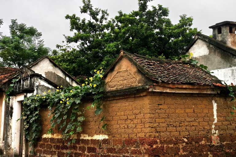 Ancient house in Duong Lam village