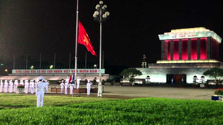 Flag raising ceremony in Ho Chi Minh mausoleum