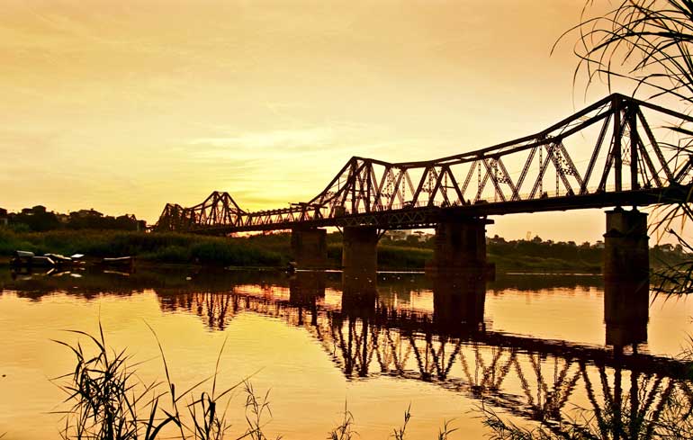 Long Bien bridge at dawn