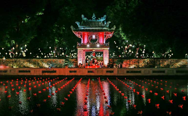 Temple of Literature at night