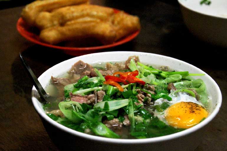 Things to do in Hanoi i- Bat Dan beef noodle soup